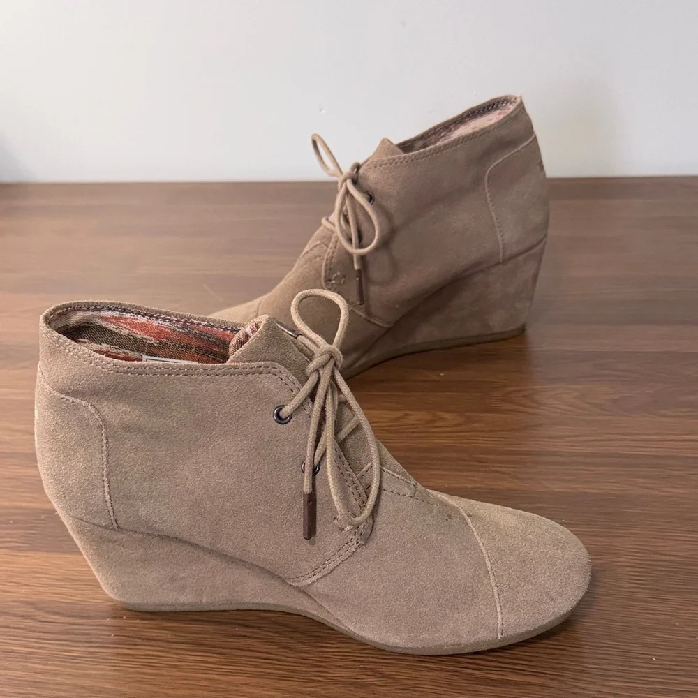 Toms Suede Women's‎ Taupe Wedge Booties Sz 9